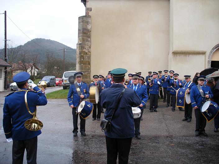 &agrave; la sortie de l`&eacute;glise